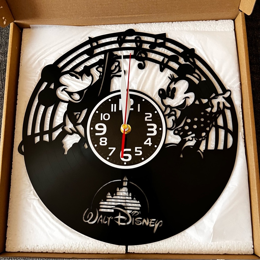 🏰 New! Disney Mickey & Minnie Real Vinyl Record Die Cut Silent Wall Clock